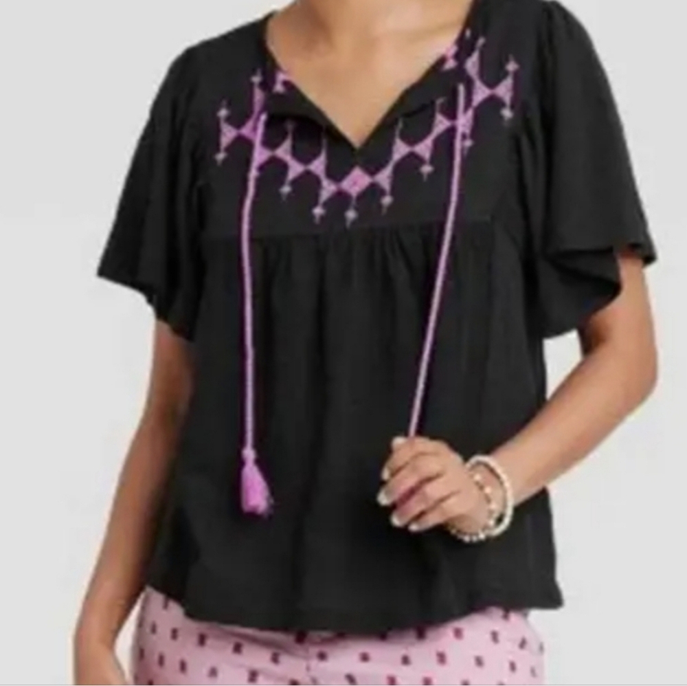 ❤️10/$40 New Black and Pink Embroidered Women's Top Gypsy Hippie